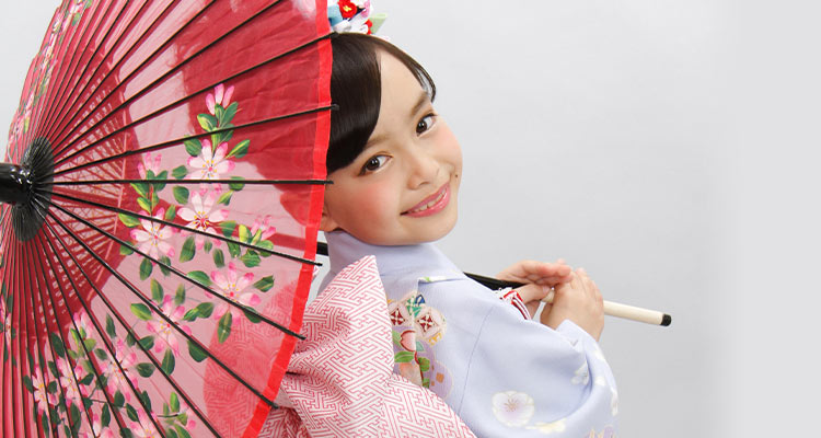 七五三の写真をプレゼントしよう!祖父母にも喜ばれるアイテムを紹介