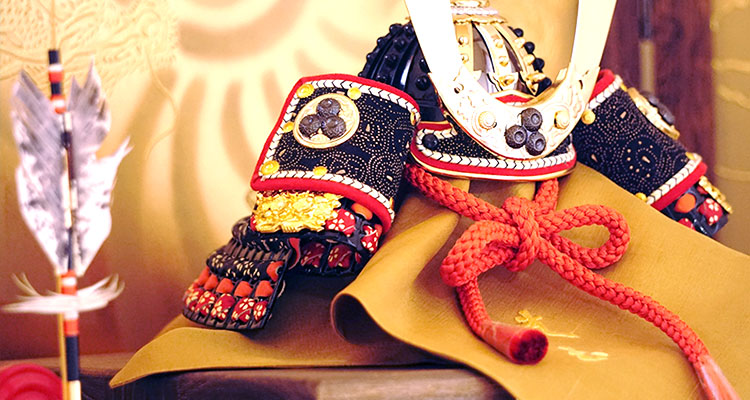 五月人形（鎧兜)