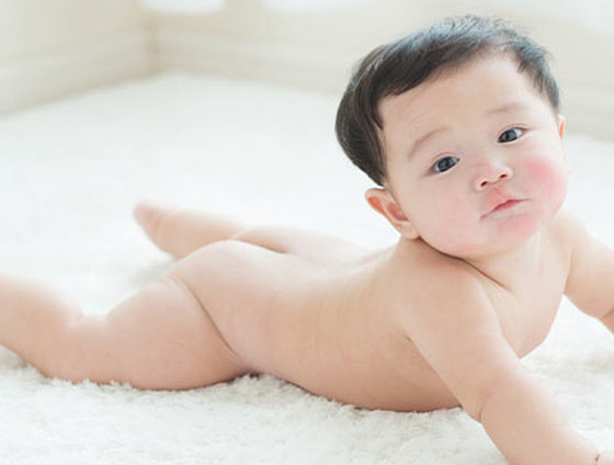 【ハーフバースデー】おしりアートにチャレンジ！キュートな写真を残そう