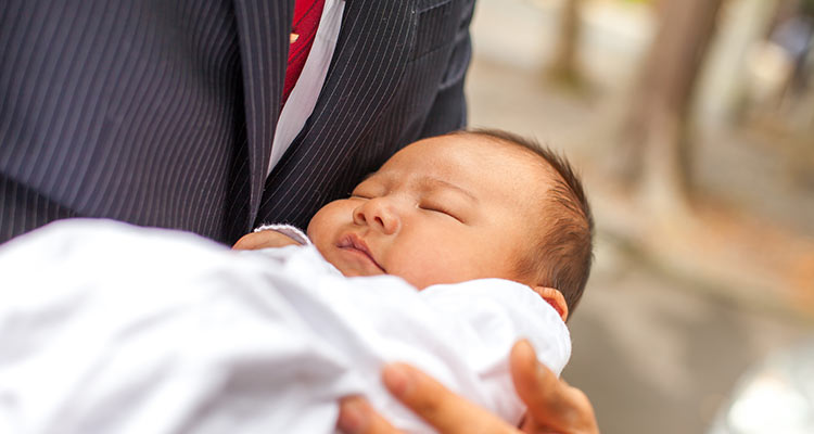 お宮参りにふさわしいお父さんの服装は？