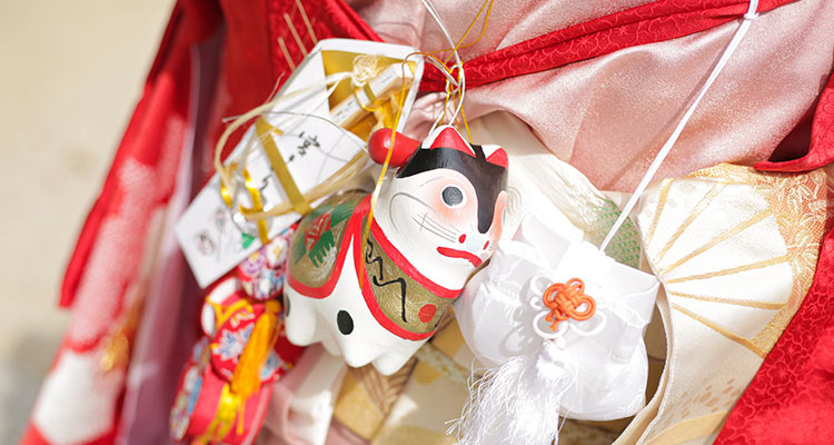 お宮参りの小物の種類や付け方は？込められた意味や用意の仕方を解説