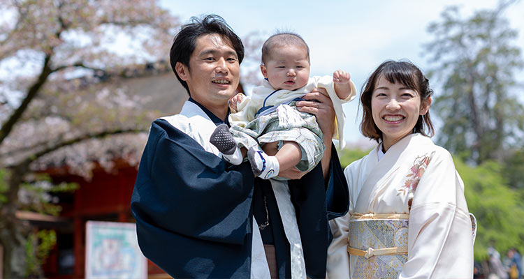 お宮参りで「訪問着」を着るとき【色・着付け・髪型】選び方や注意点を解説